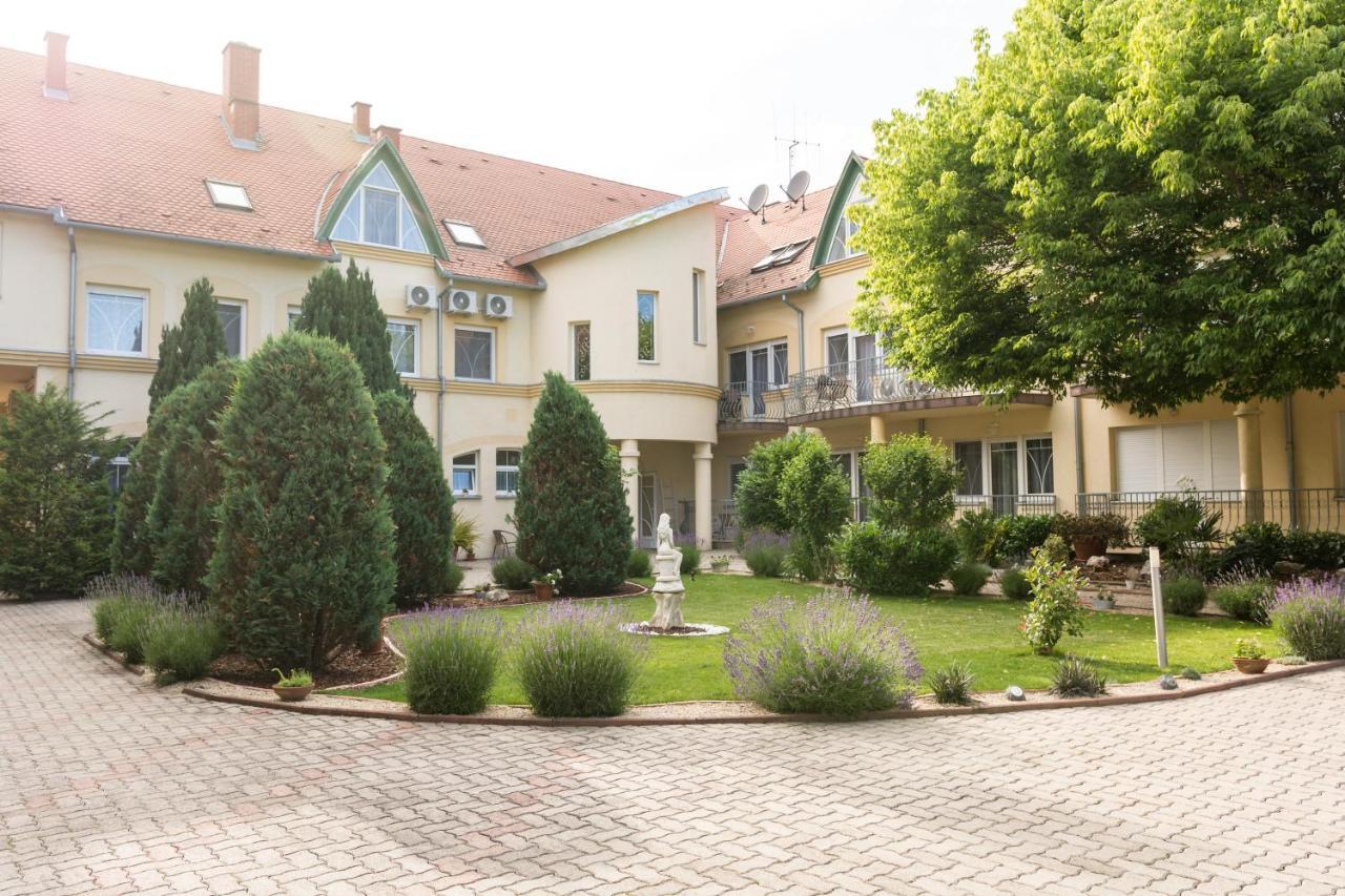 Hotel Harka Harkány Exterior photo